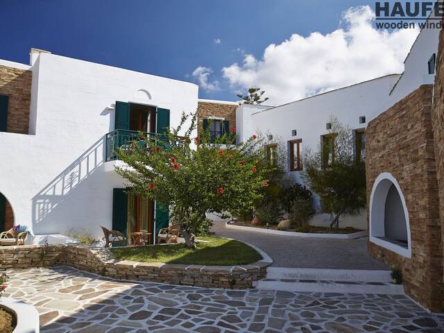 Galaxy Hotel, Naxos