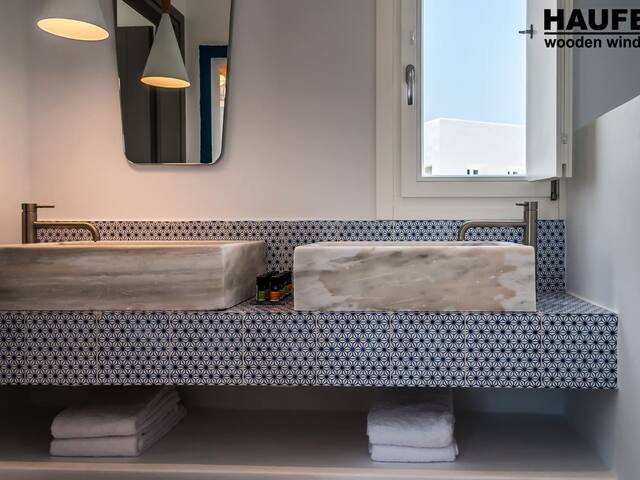 Milos Breeze Boutique Hotel