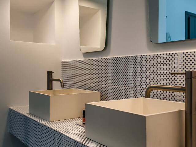 Milos Breeze Boutique Hotel