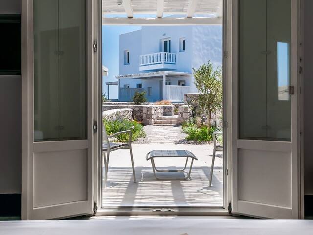 Milos Breeze Boutique Hotel