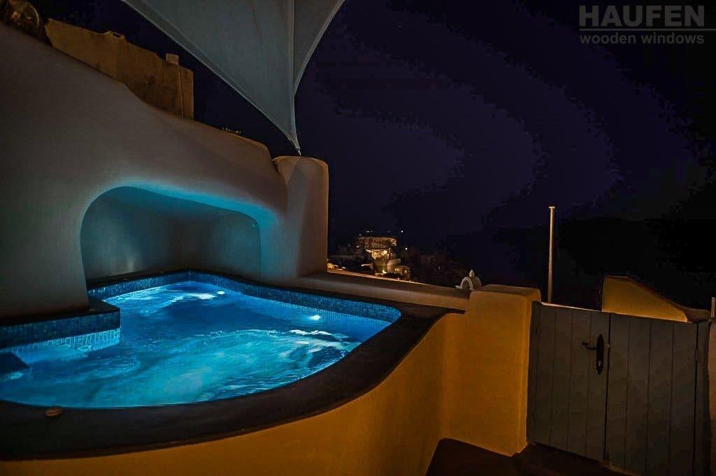 Commercial space, Santorini