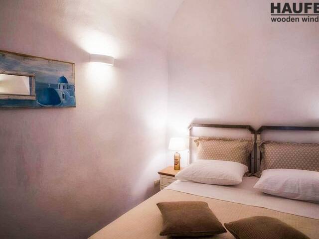 Commercial space, Santorini