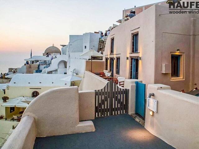 Commercial space, Santorini