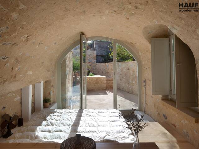 Listed house, Trachila